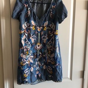 Embroidered dress size 0